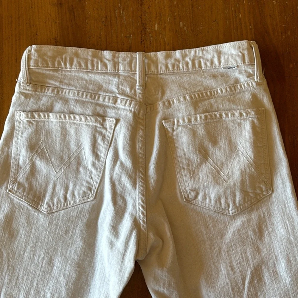 MOTHER Superior Ditcher Cropped Jeans in Act Natural - Picture 8 of 15